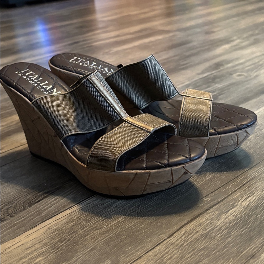 Italian Shoemakers Olive Slide Sandals - Picture 7 of 7